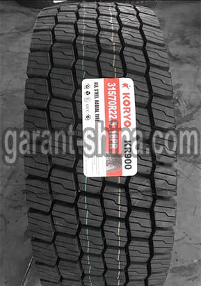 Koryo KR900 (приводная) 315/70 R22.5 151/148L 18PR - Фото протектора шины с этикеткой